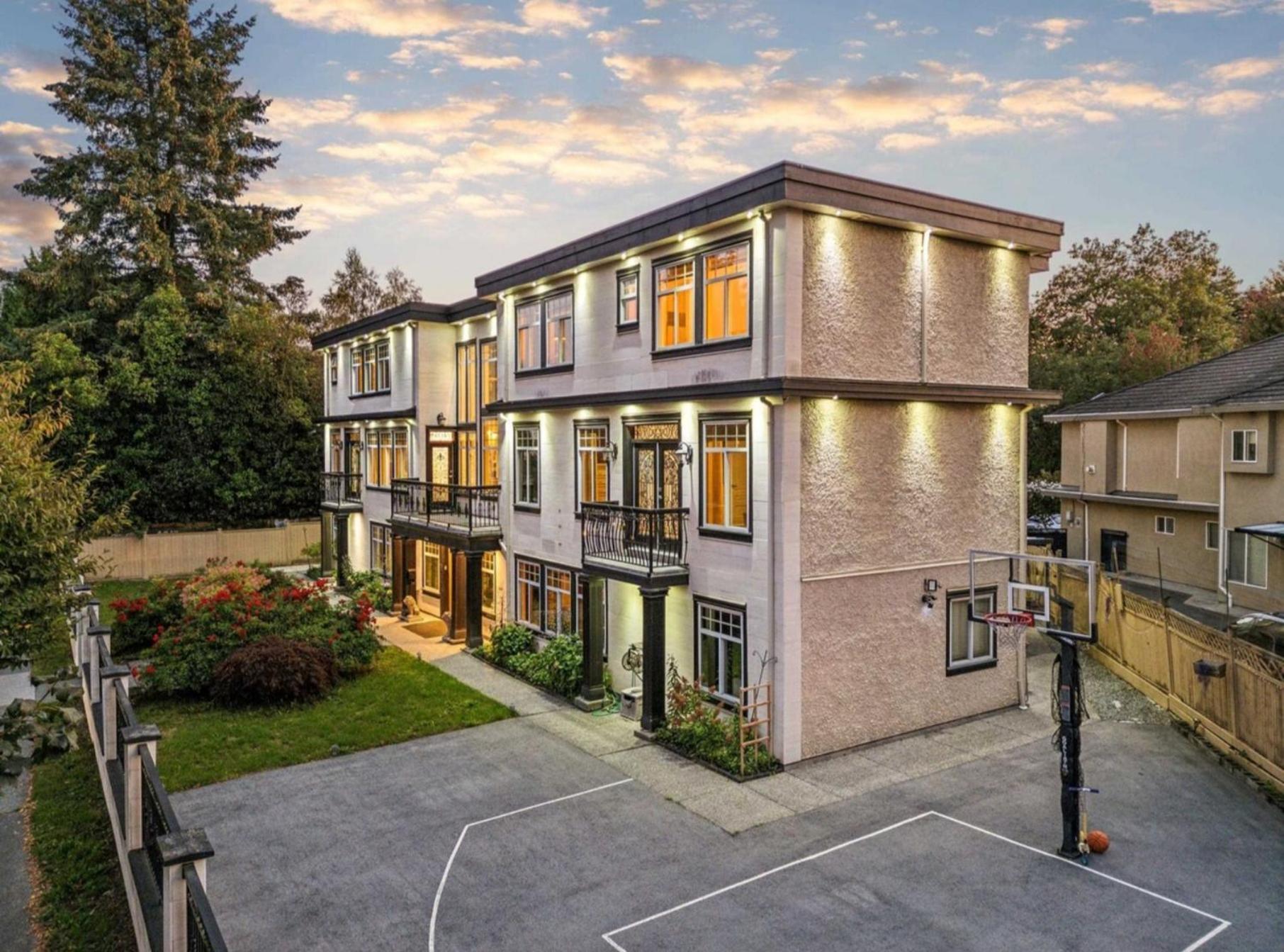 Empress Madani Palace Hotel Surrey Exterior photo