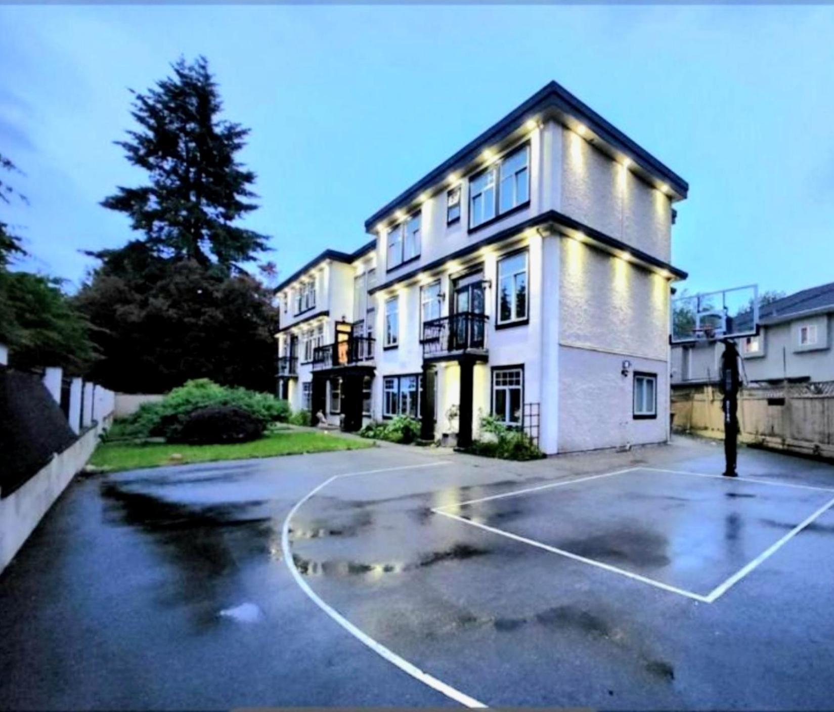Empress Madani Palace Hotel Surrey Exterior photo